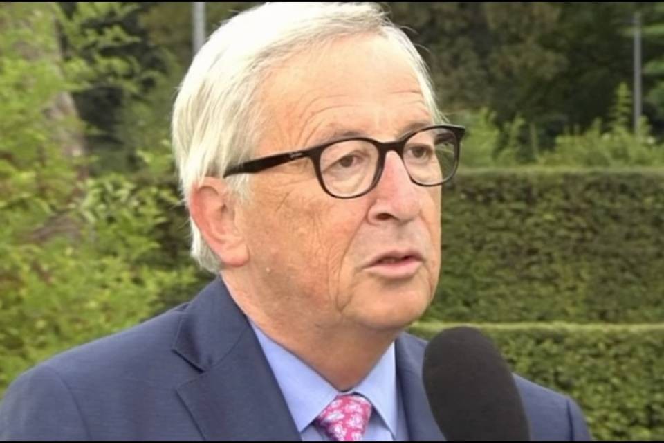 Juncker: "Stop al cambio dell'ora già dall'anno prossimo"
