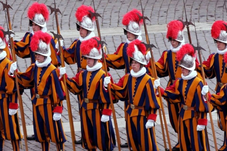 Le guardie del Papa in formazione in Ticino