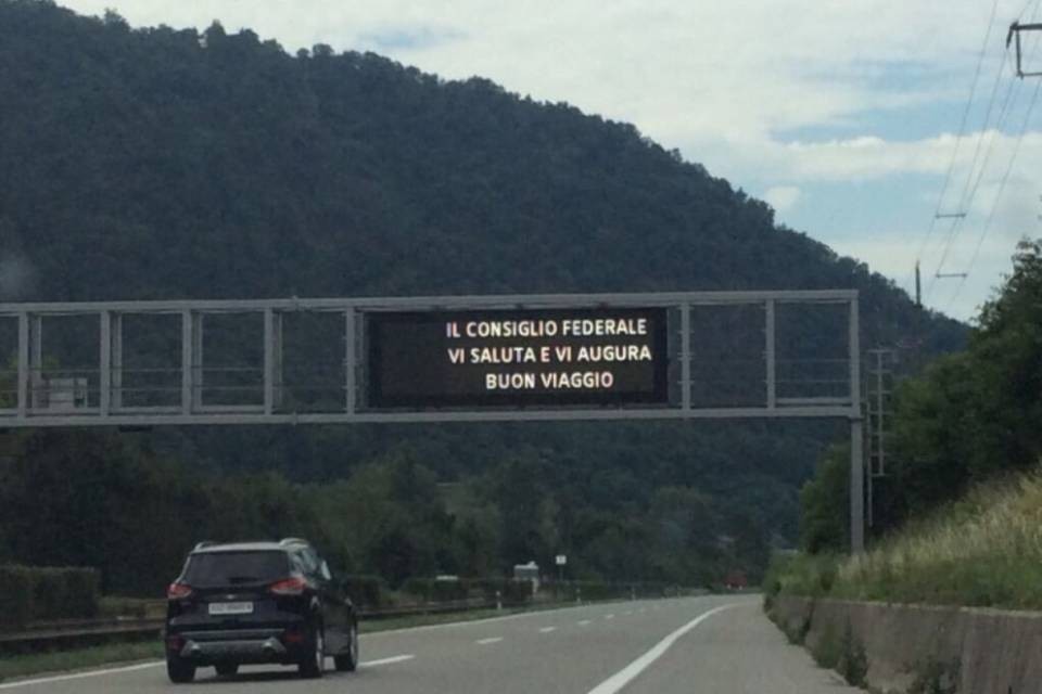 Il Consiglio federale saluta da Taverne