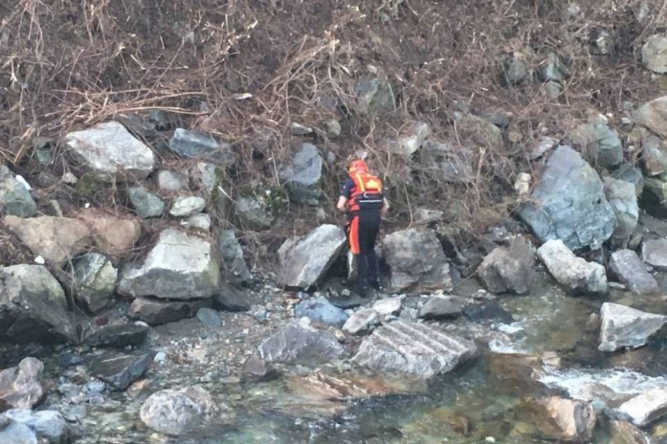 Giubiasco, cade per 10 metri durante una passeggiata