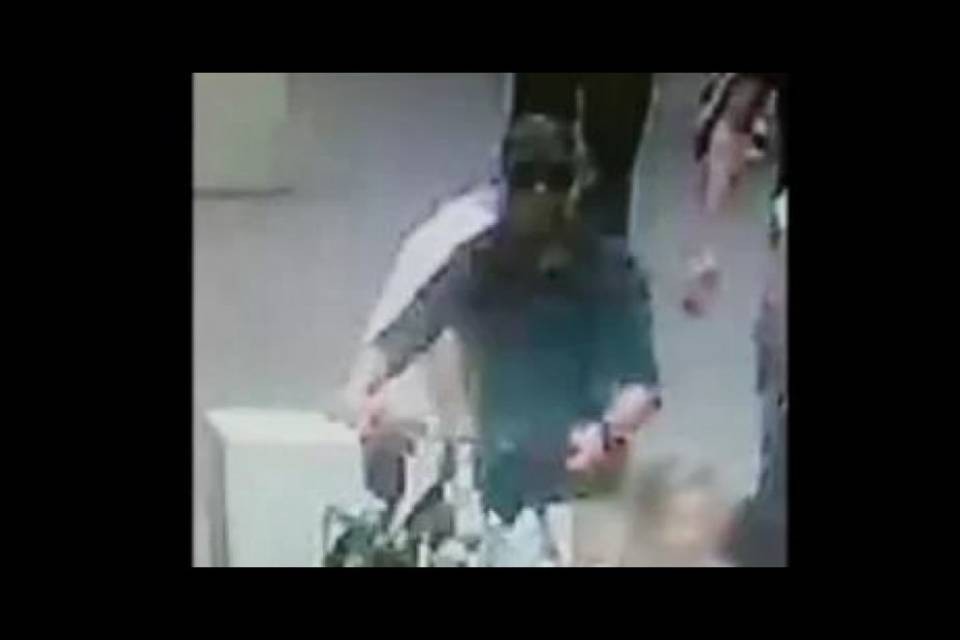 Pacco bomba a Lione: ecco la foto del sospetto ricercato