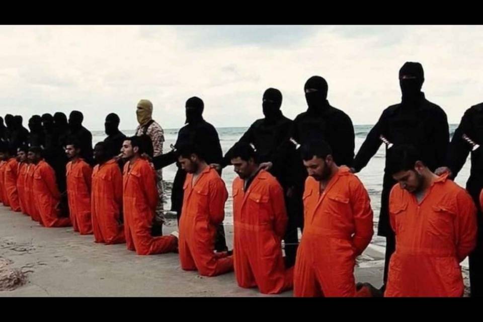 L'ISIS giustizia 15 prigionieri