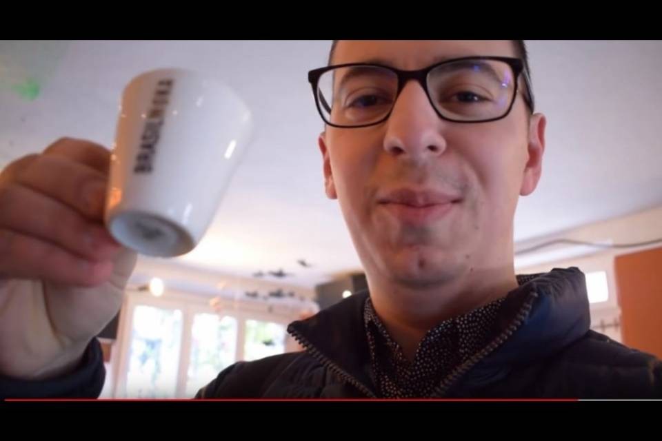 Si può pagare un caffè in Bitcoin a Lugano? Uno youtuber ci ha provato...