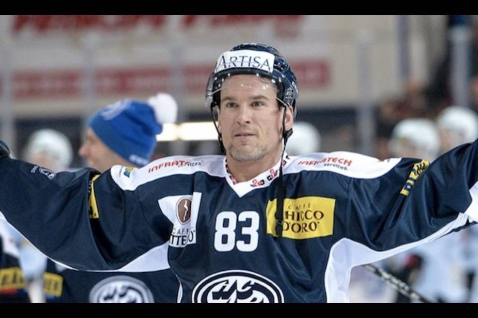 HCAP, infortunio al ginocchio per Upshall