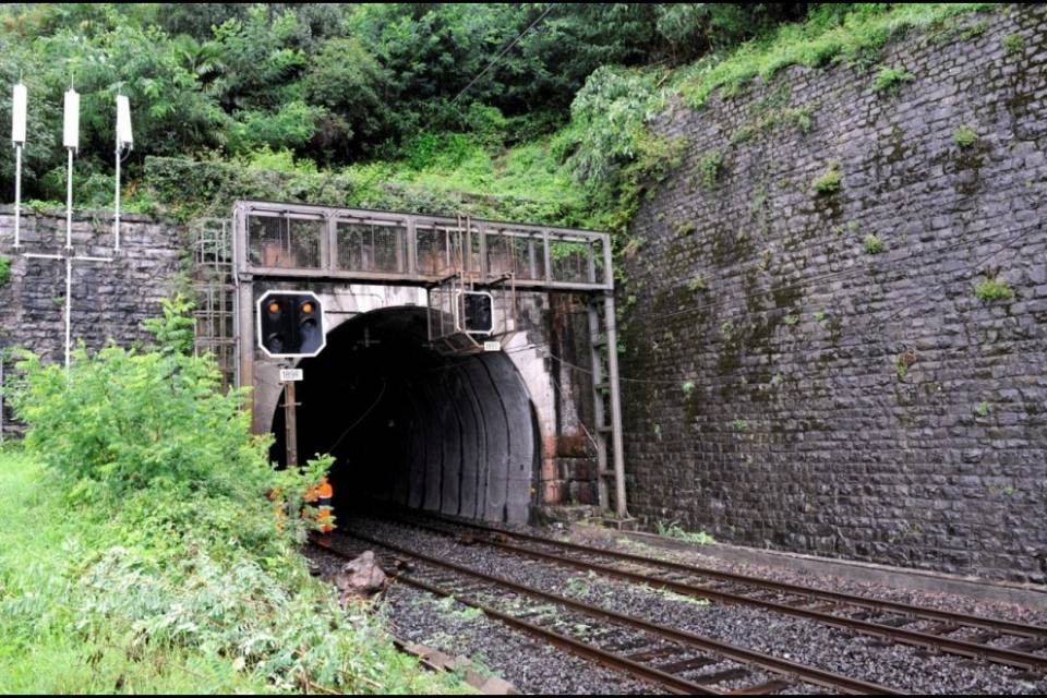 Maroggia, si amplia la galleria ferroviaria