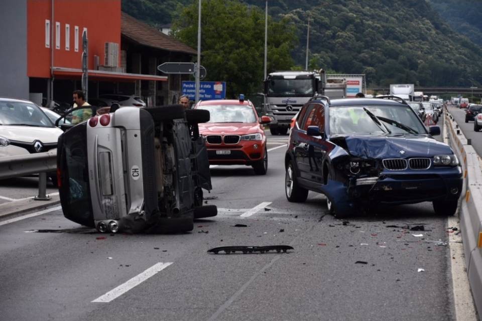 Scontro sulla tirata, 5 feriti