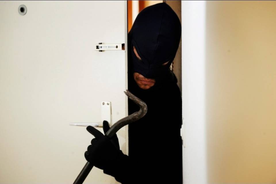 Alla sbarra il rapinatore "mascherato"