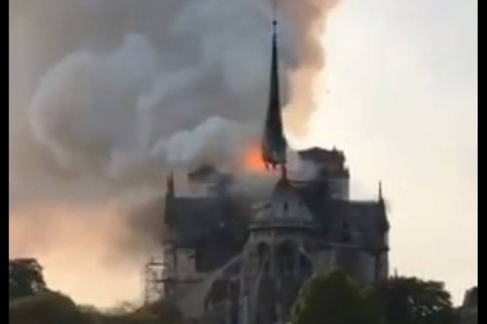 Il PS protesta: "Per Notre-Dame 600 milioni in un giorno. Per lo Yemen..."