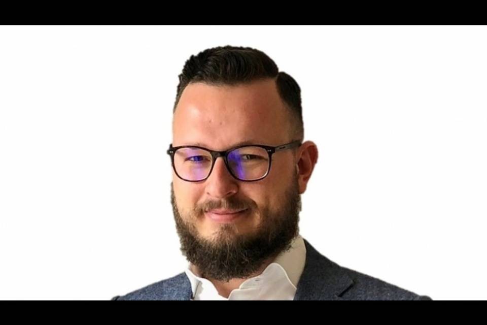 Alessandro Speziali - E adesso occupiamoci dei giovani