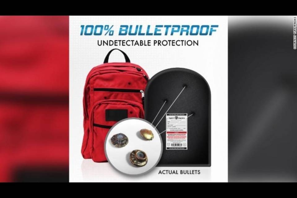 USA: boom di vendite di zainetti antiproiettile