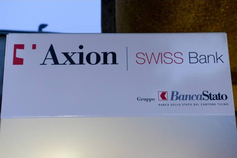 Caso Cosentino: si autosospende un fiduciario di Axion