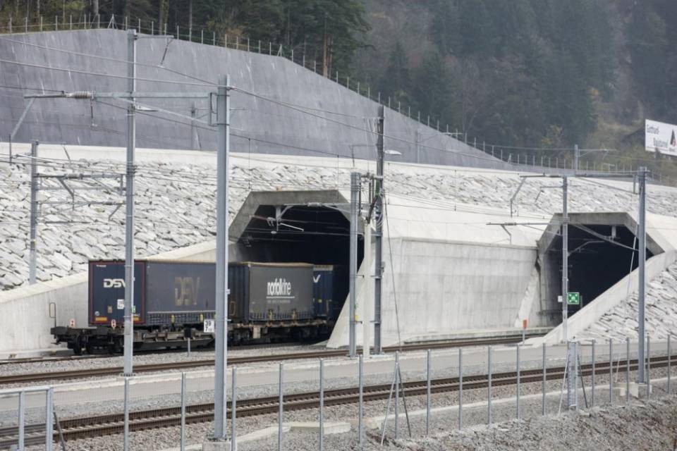 AlpTransit raduna 4'000 visitatori