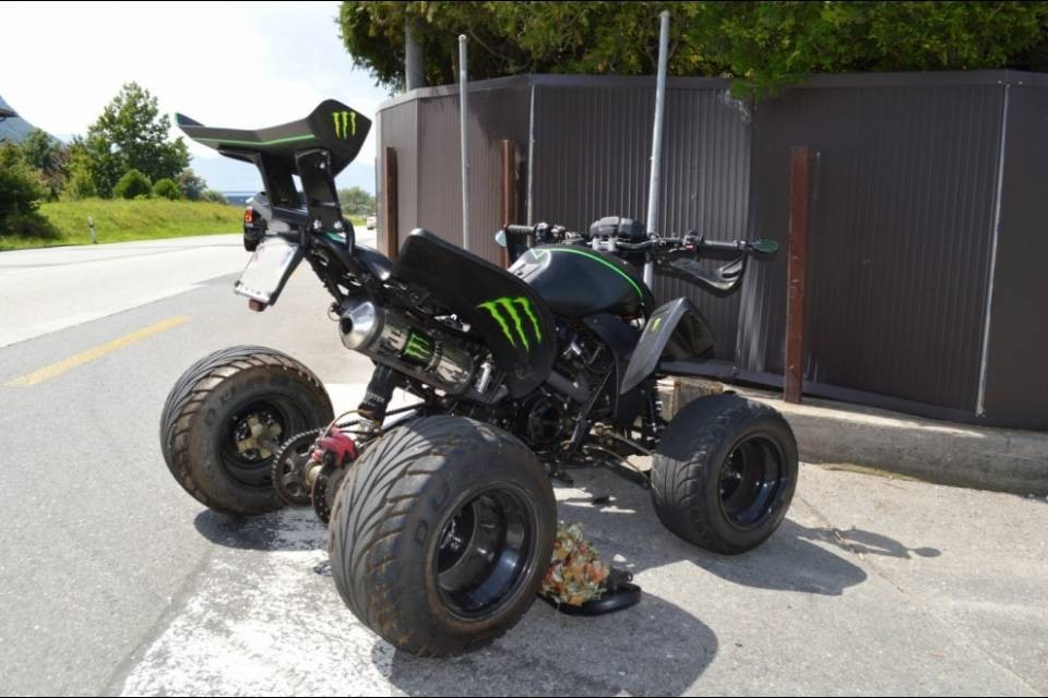 Contone: perde il controllo del quad e va contro un muretto