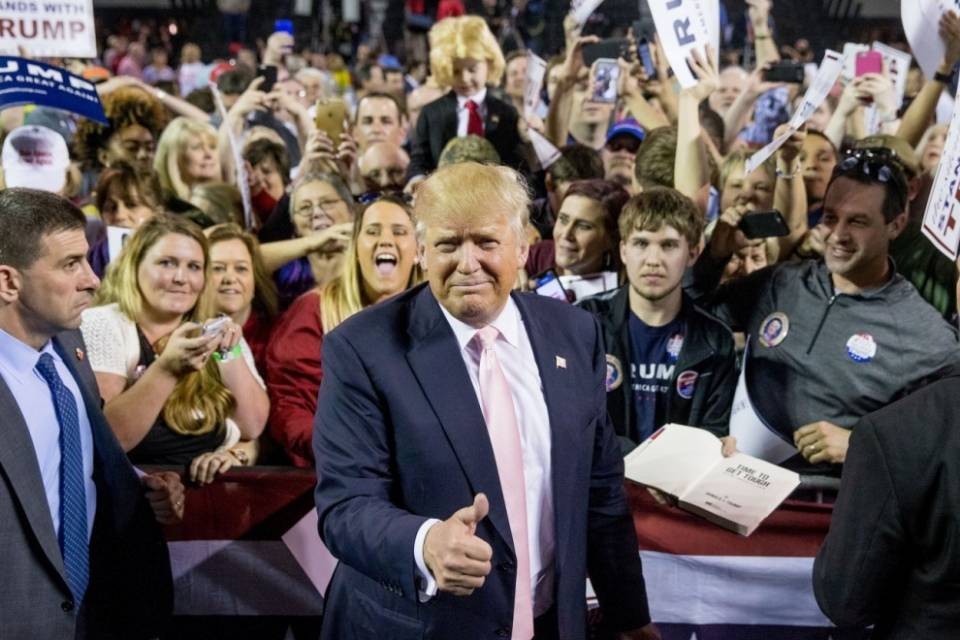 Trionfano Clinton e Trump