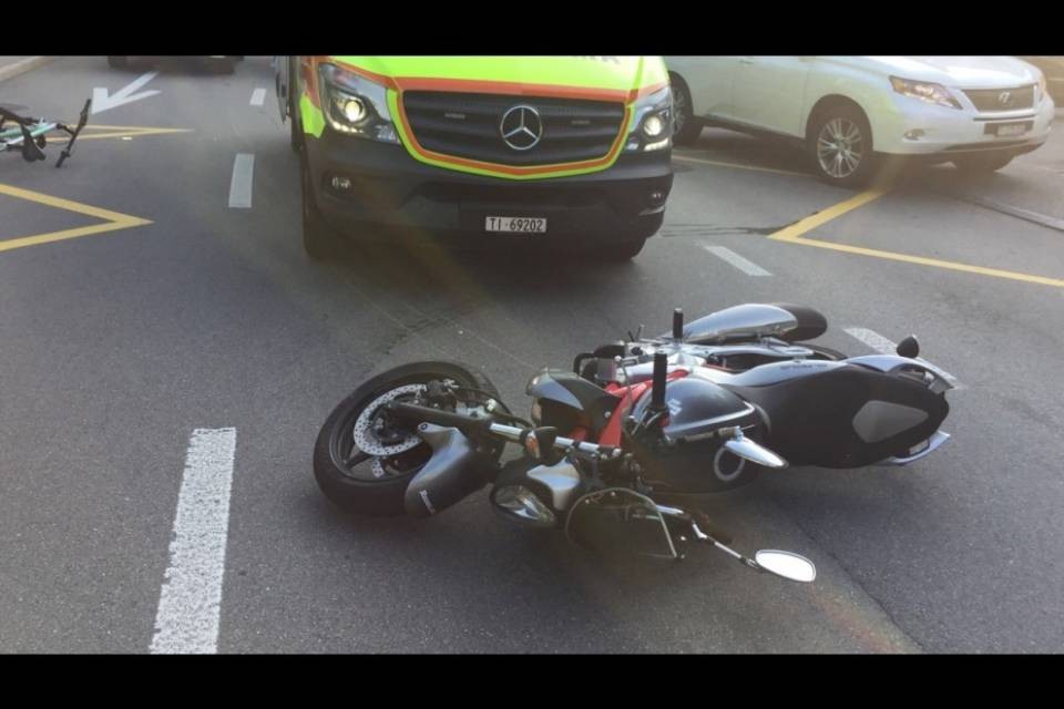 Scontro tra una moto e una bici a Ponte di Valle