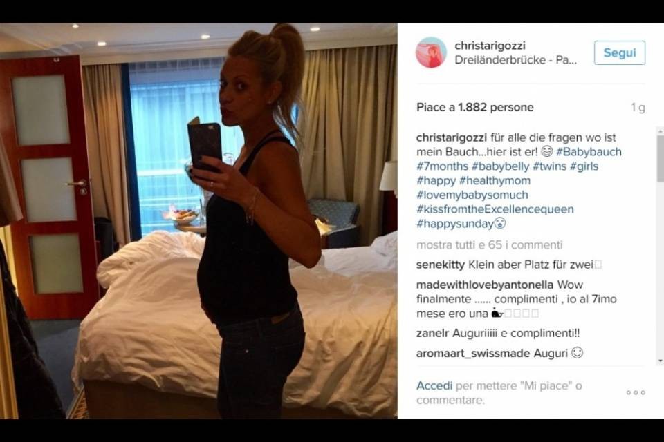 Bufera sulla pancia di Christa: "Non è una pancia"