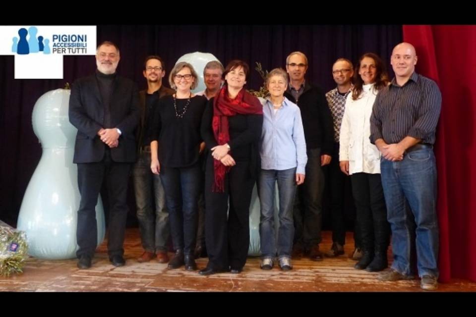 Inquilini in piazza a Chiasso