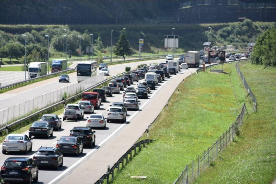 Traffico in tilt per il primo weekend d'agosto