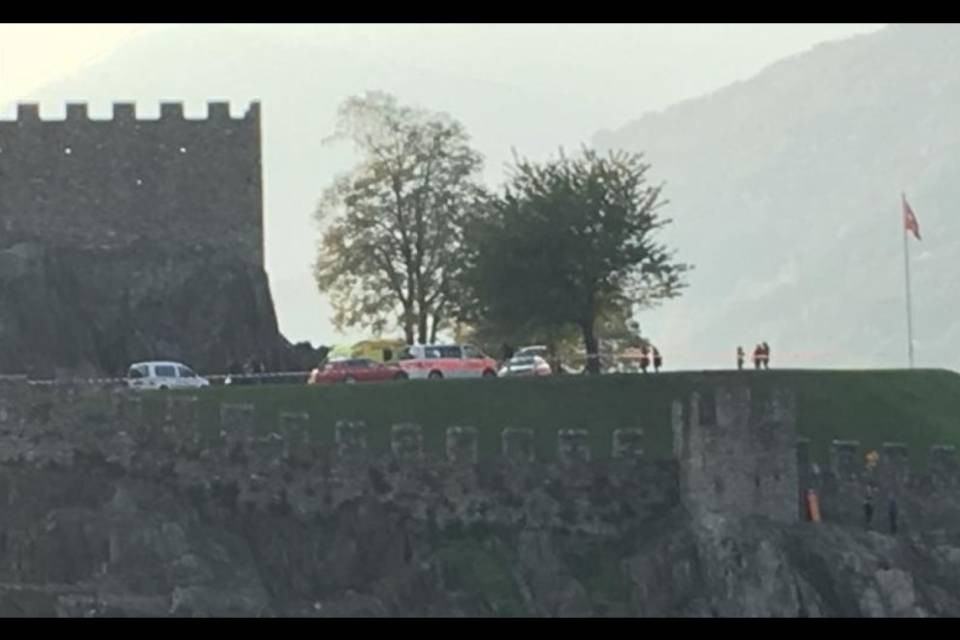 Ragazzino cade dalle mura di Castelgrande