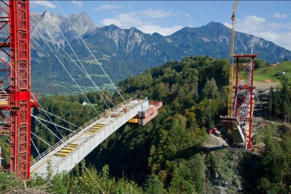 Apre il più grande ponte ad arco della Svizzera