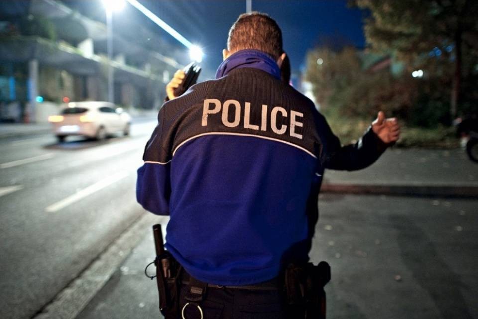 Colpito alla gola, muore 25enne