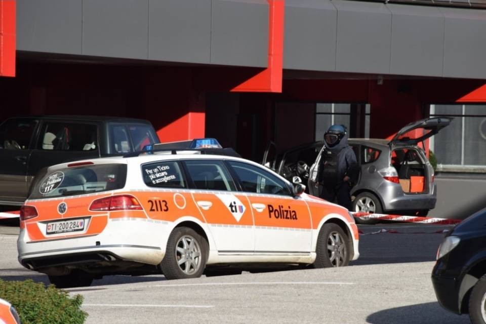 Pacco sospetto, solo un falso allarme