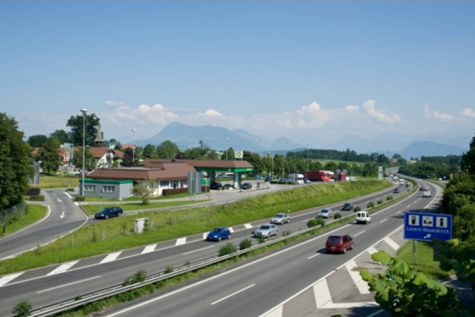 Turista ucciso sulla A2