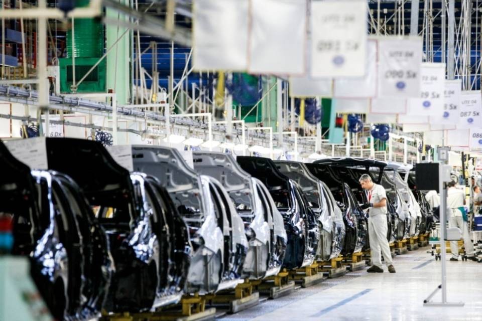 Il virus non ferma la fusione di Fiat Chrysler con Peugeot