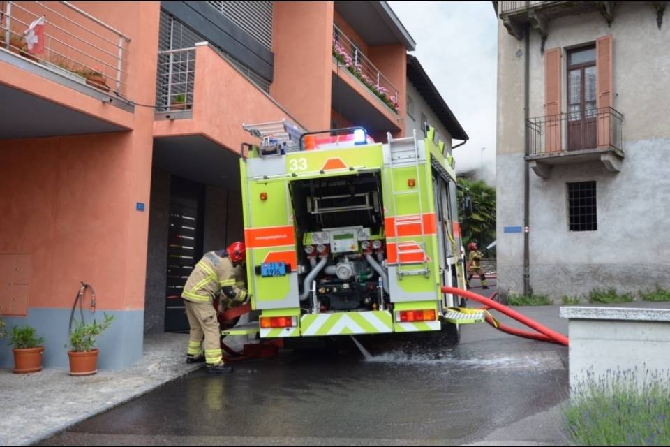 Incendio distrugge una casa ad Arbedo