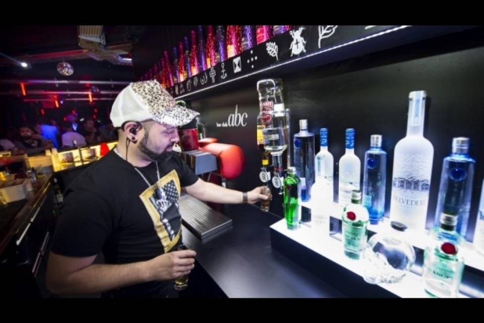 bar-aperti-fino-alle-2-gi-quest-estate