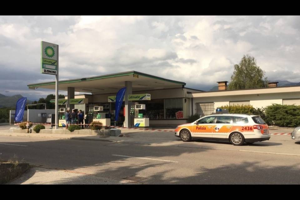 Rapina a Novazzano, tre individui in fuga