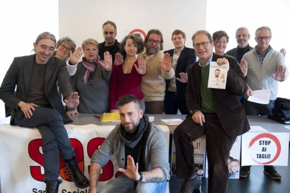 "Manifestiamo in piazza contro i tagli"