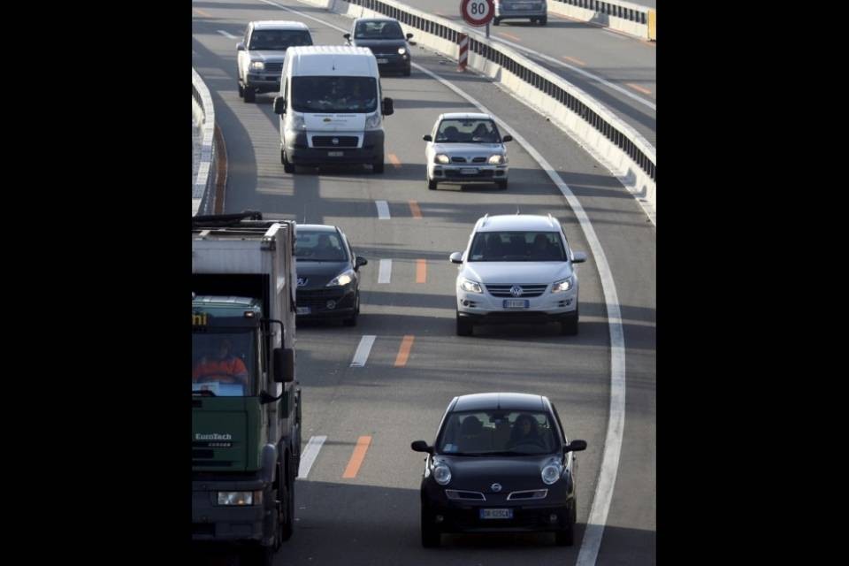 Niente GPS sulle auto degli indagati