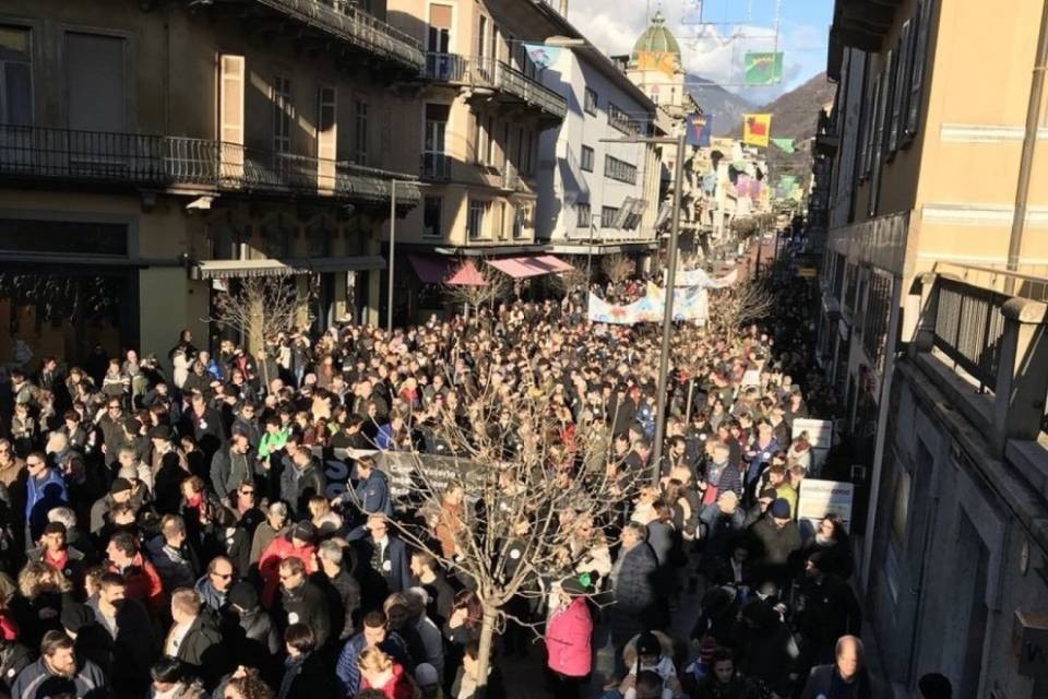 Bellinzona, in migliaia contro "No Billag"