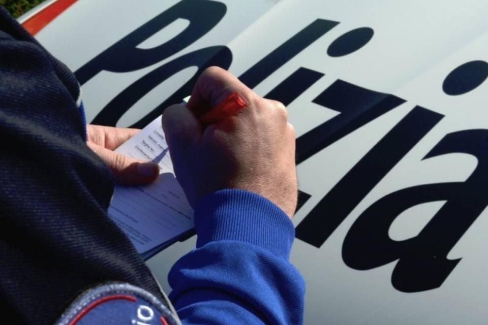 Multata anche l'auto del vescovo