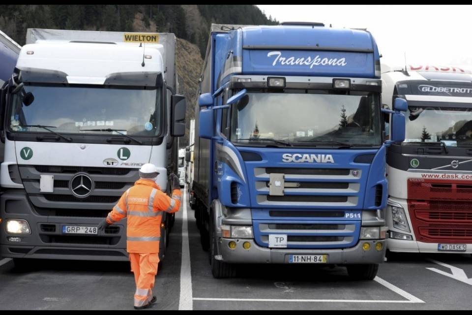 TIR al Gottardo: "Disapproviamo"