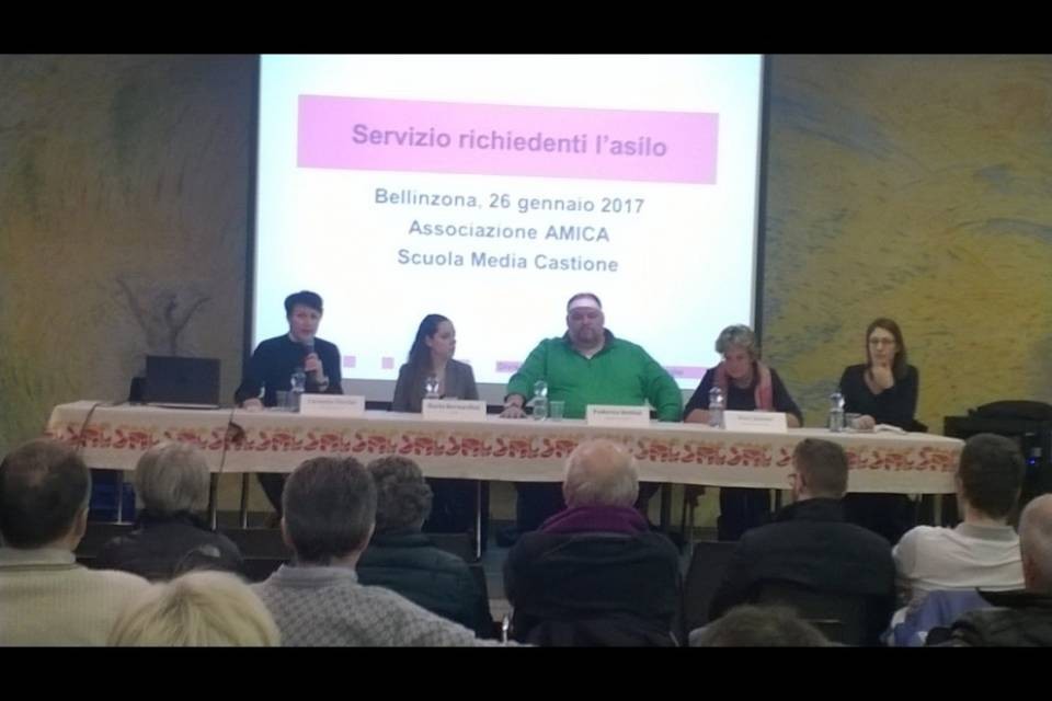 Asilanti minorenni a Castione, "il Municipio dov'è?"