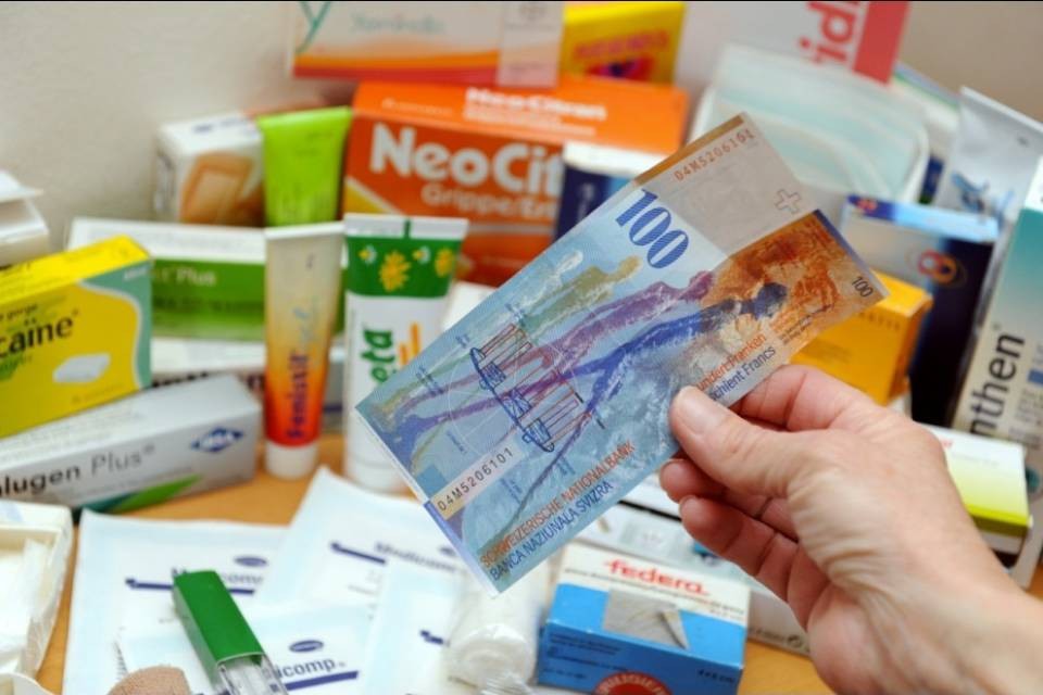 Farmaci, in Svizzera sempre più cari che all'estero