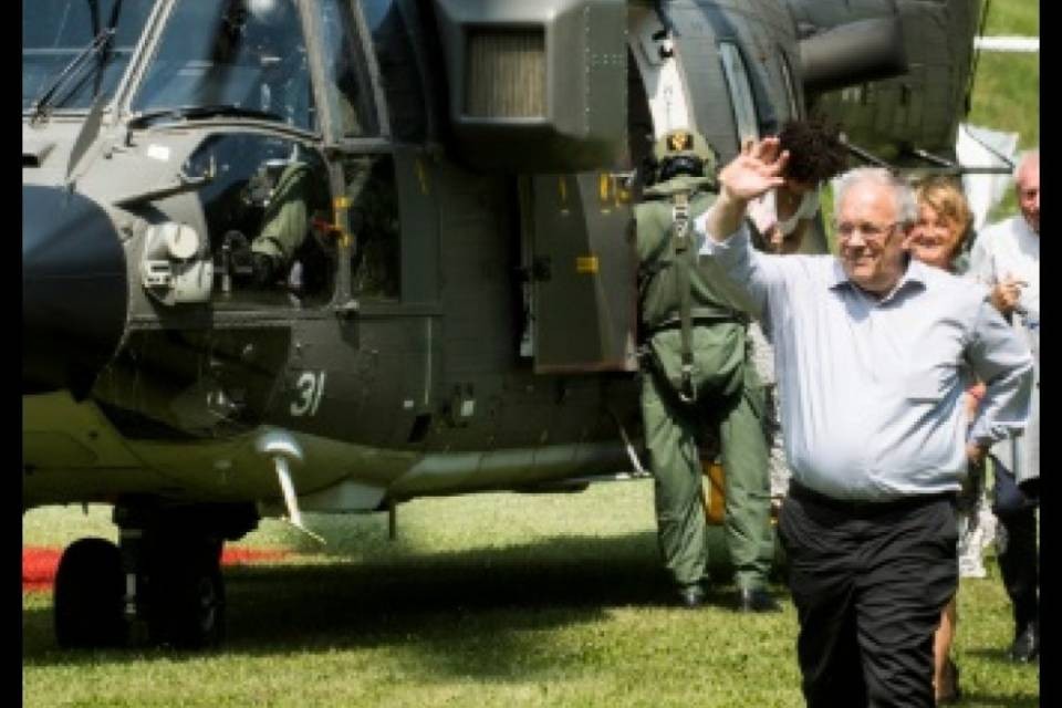 Contadino "scaccia" l'elicottero di Schneider-Ammann