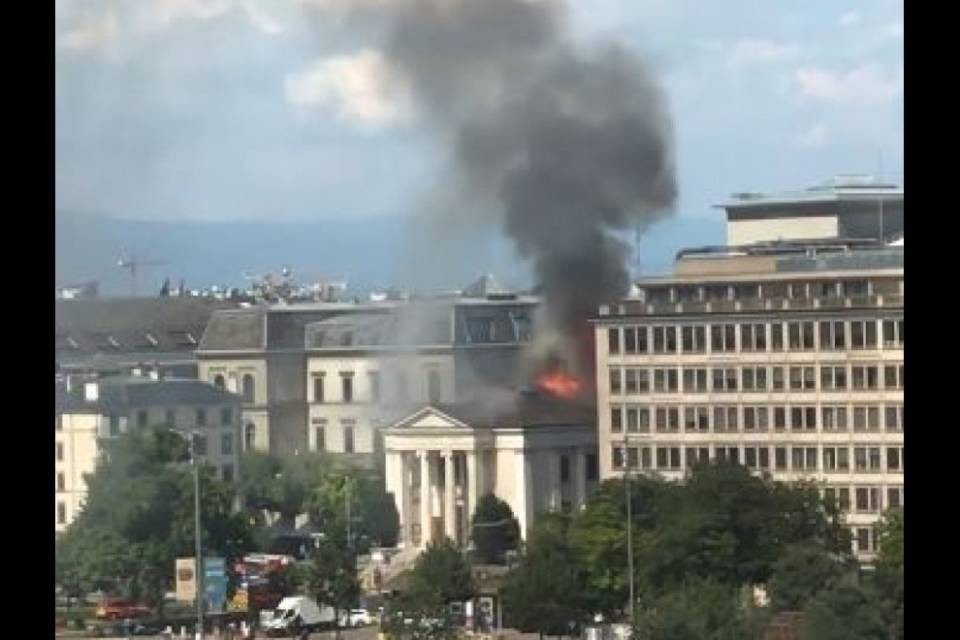 Ginevra, domate le fiamme al Sacro Cuore, ma danni ingenti
