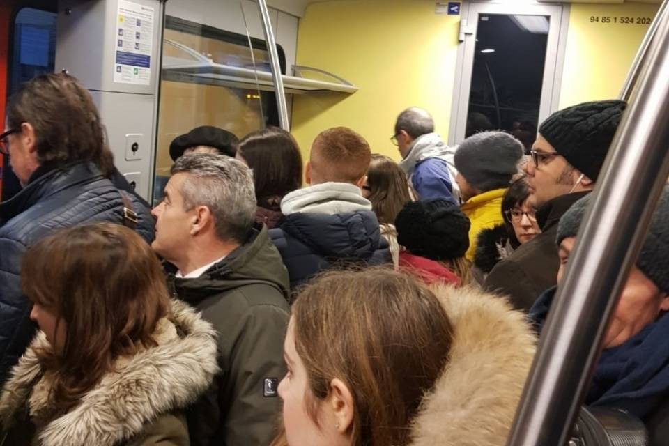 "Convoglio rotto, tensione e panico sul Tilo"