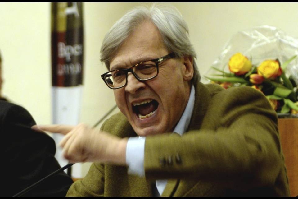 Sgarbi: "Alfano, uno str...o, incapace e ignorante!"