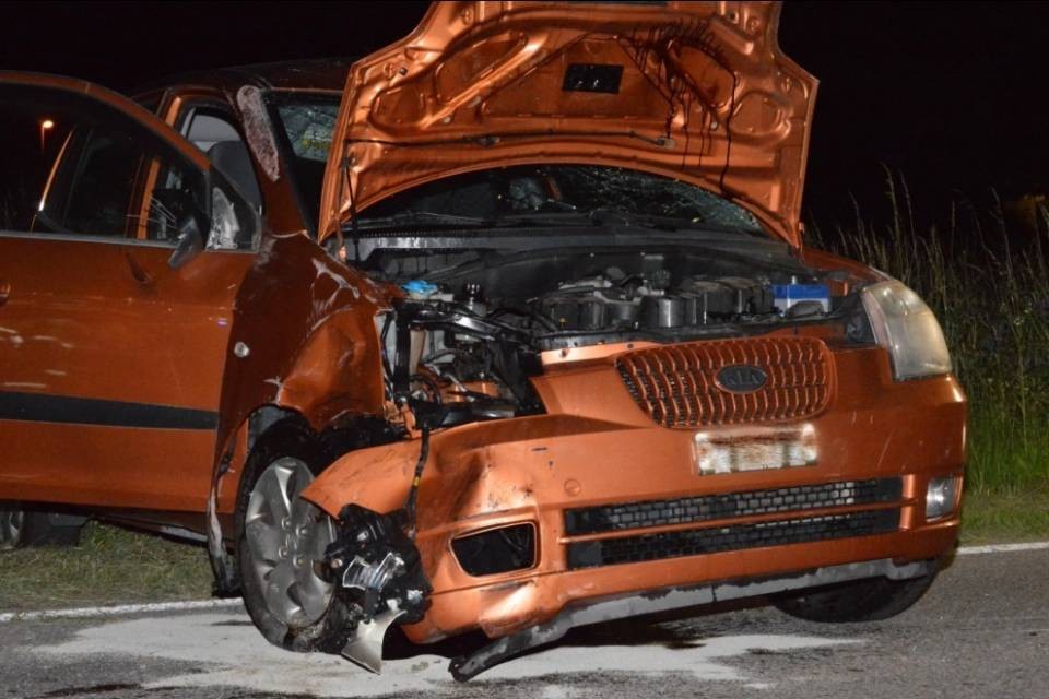 Violento scontro tra due veicoli: gravi i feriti
