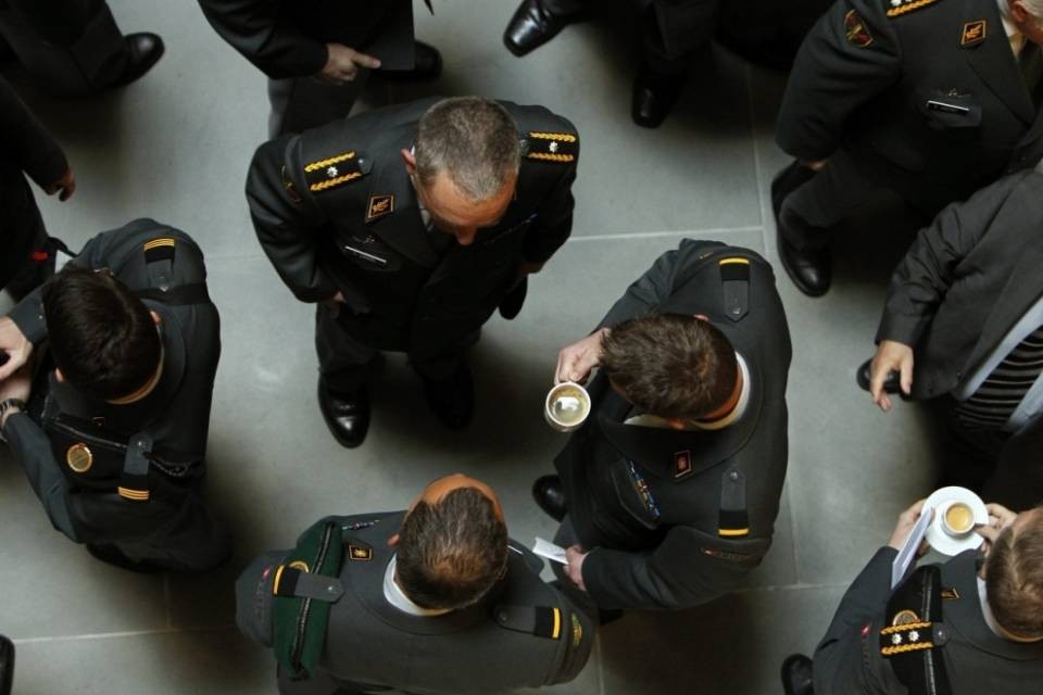 "Votate i graduati dell'Esercito"