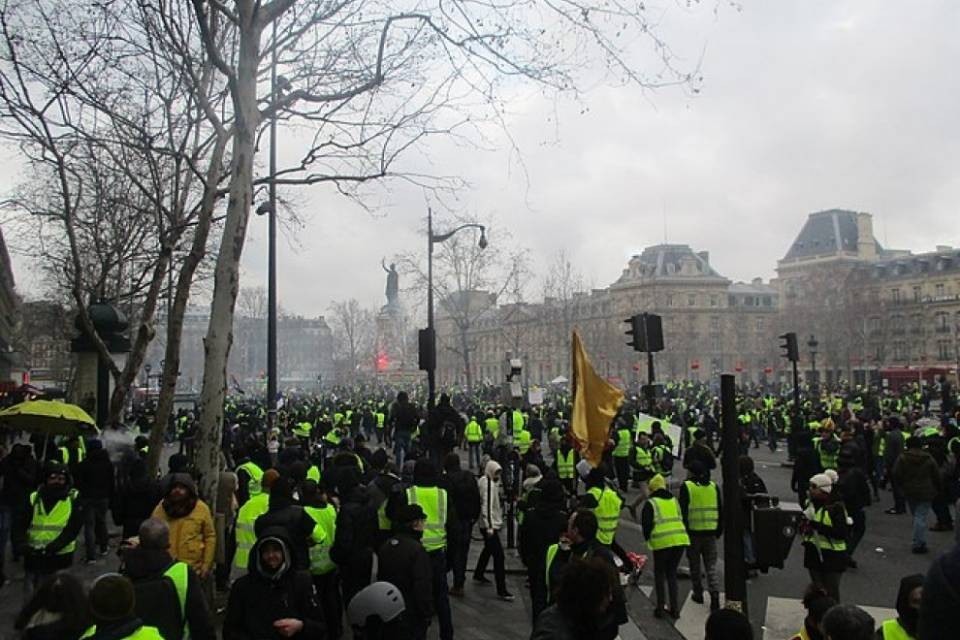 Parigi è blindata, primi scontri fra casseur e polizia