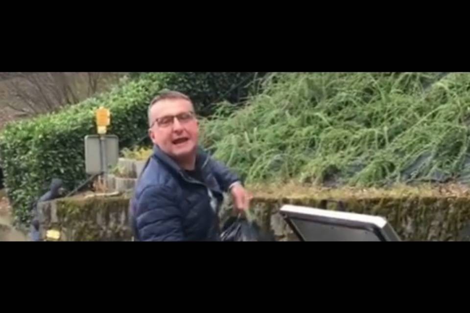 "Sp**tanati gli svizzeri... e le scuse?"