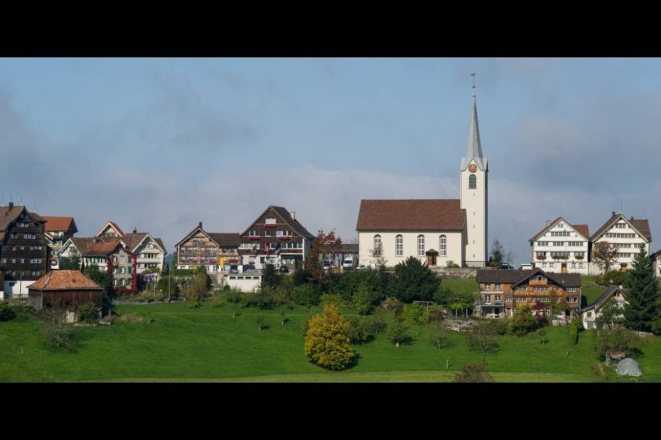 Il più bel villaggio della Svizzera vola Oltralpe