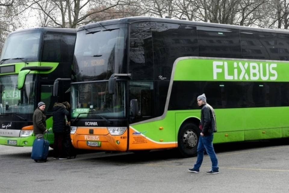Zurigo: si cercano estremisti su un Flixbus