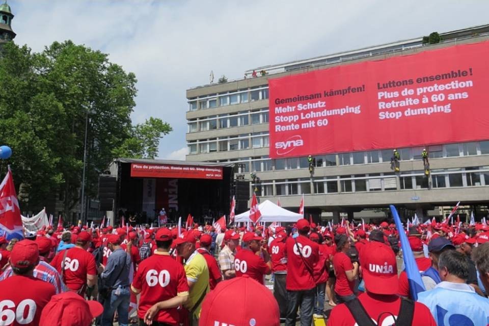 Grande manifestazione dei lavoratori edili a Zurigo