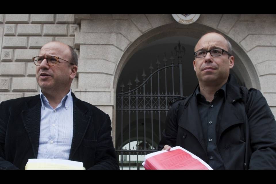 "Non possono dimettersi: è una presa in giro!"